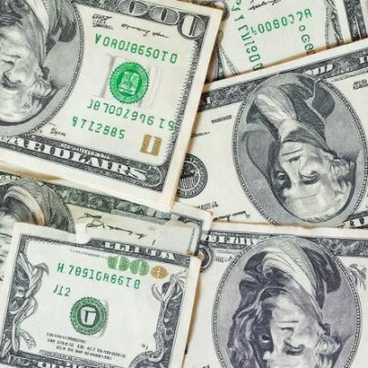 Dólar encerra semana em R$ 5,41 após dados de emprego decepcionantes nos EUA