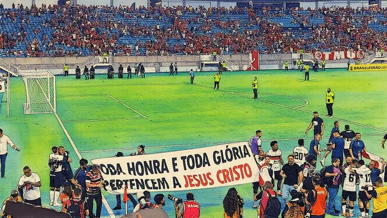 Equipe comemora a subida para a divisão C em campo (Foto: Reprodução)
