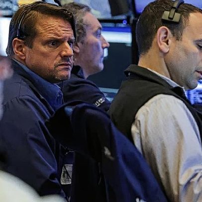Ações financeiras devem prosperar com a redução de juros pelo Fed, afirma analista