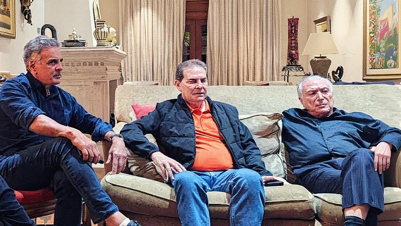 Aécio Neves, Paulinho da Força e Michel Temer discutem o PL da Dosimetria (Foto: Reprodução)