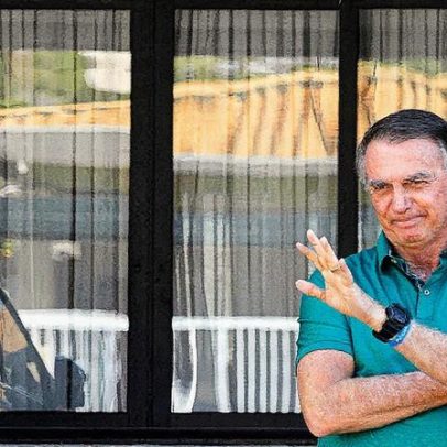 Bolsonaro assiste ao julgamento ao lado de Michelle após divergência de Fux
