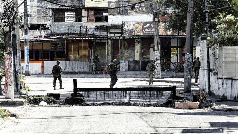 Vias bloqueadas na Estrada do Taquaral durante operação na Vila Aliança (Foto: Reprodução)