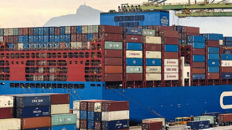 Navio atracado no Porto do Rio de Janeiro, com a criação de um grupo de trabalho pelo governo estadual para avaliar a sobretaxa dos EUA (Foto: Reprodução)