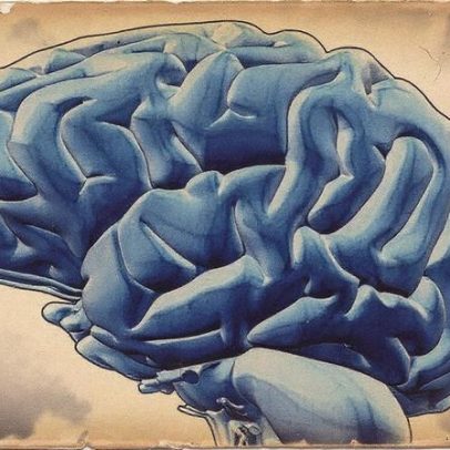 Limpeza cerebral durante o sono diminui risco de demência, revela estudo