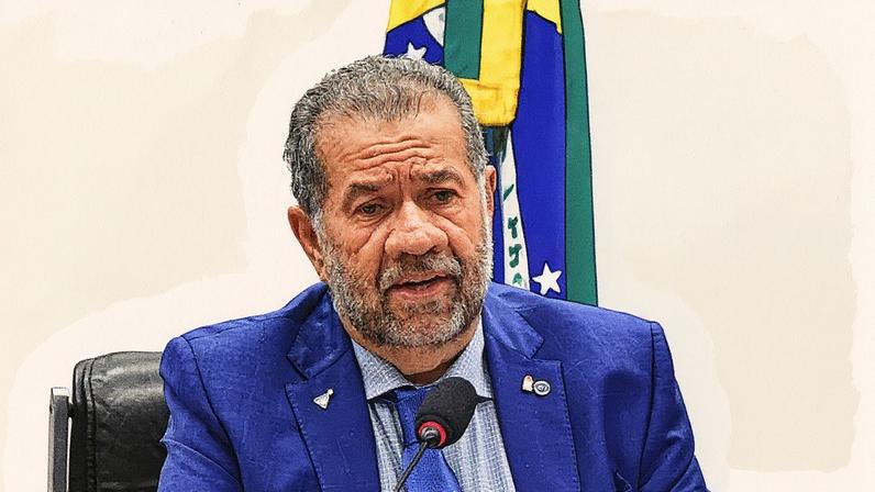Ex-ministro Carlos Lupi participa de audiência na Câmara dos Deputados (Foto: Reprodução)