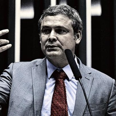 Lindbergh abandona julgamento de Bolsonaro para participar de reunião com Motta