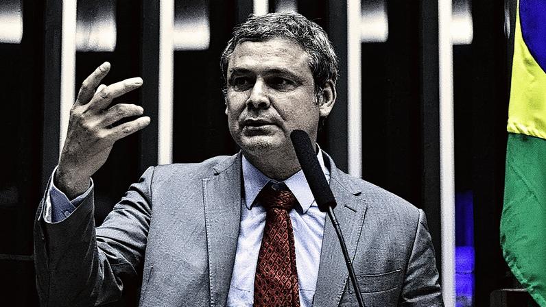 Deputado federal discursa da tribuna do plenário da Câmara (Foto: Reprodução)