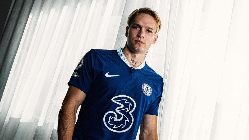 Atacante do Chelsea em campo durante uma partida (Foto: Reprodução)