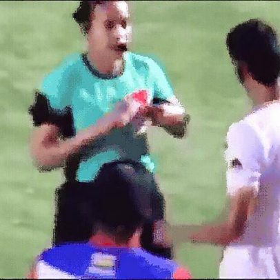 Árbitra é agredida por jogador durante partida de futebol na Colômbia