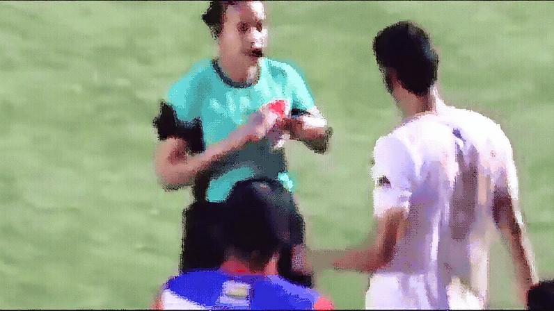 Vanessa Ceballos leva um tapa após ser expulsa em jogo da Primera C (Foto: Reprodução)
