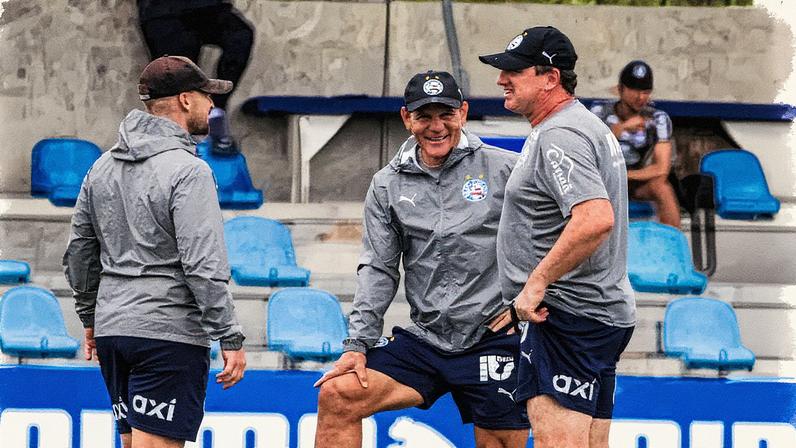 Rogério Ceni conversa com a sua comissão técnica durante treino do Bahia; veja acima a provável escalação contra o Palmeiras (Foto: Letícia Martins / EC Bahia)