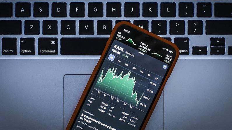 Gráfico exibindo o preço das ações da Apple em um aplicativo de smartphone (Foto: Reprodução)