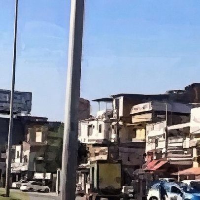 Tiroteio em Jacarepaguá resulta em uma mulher morta e um homem ferido