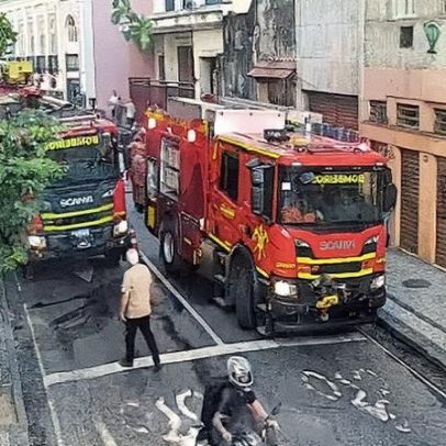 Incêndio destrói residência na Rua do Riachuelo, na Lapa, e mobiliza bombeiros