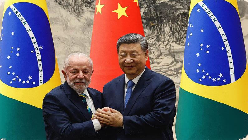 Lula e Xi Jinping posam juntos durante encontro de líderes (Foto: Reprodução)