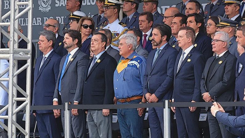 Governador de São Paulo e prefeito da capital participam do desfile de 7 de setembro no Sambódromo do Anhembi (Foto: Reprodução)