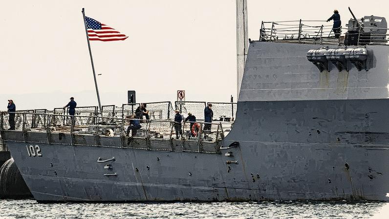 Membros da tripulação do USS Sampson são fotografados no Terminal de Cruzeiros Amador, na Cidade do Panamá, em 2 de setembro (Foto: Reprodução)