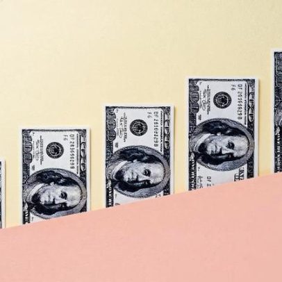 Dólar atinge menor valor em cinco semanas com expectativa de corte de juros nos EUA