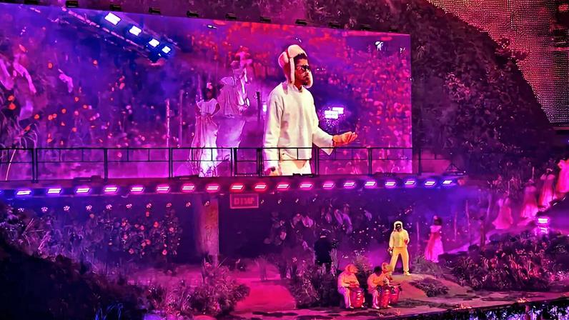 Bad Bunny se apresenta no Coliseo de Puerto Rico, em San Juan (Foto: Reprodução)