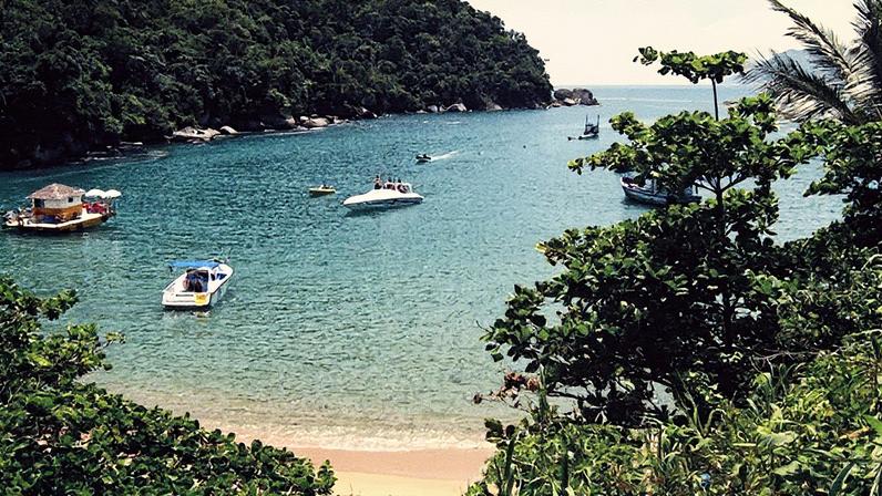 Águas cristalinas em Ilhabela (Foto: Reprodução)
