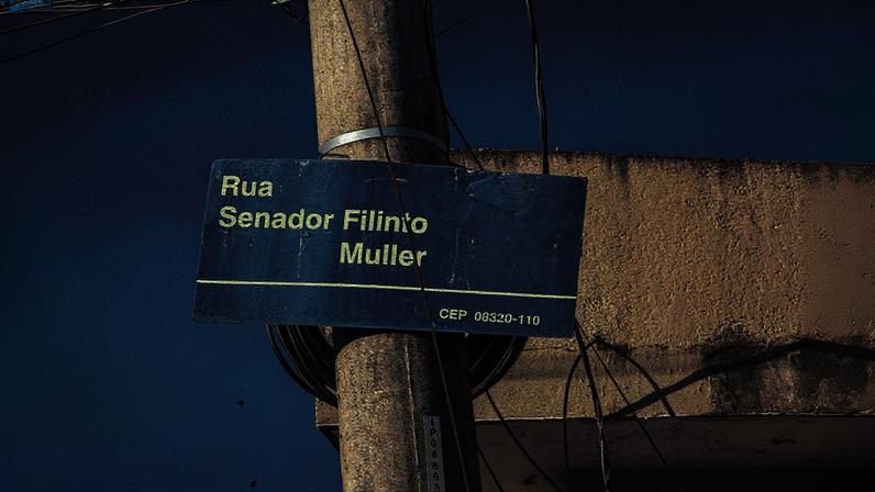 Placa da rua Senador Filinto Müller em São Paulo (Foto: Reprodução)