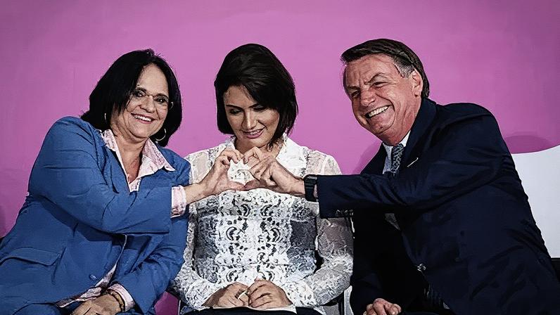 Damares Alves, Michelle e Jair Bolsonaro participam de cerimônia no Planalto (Foto: Reprodução)