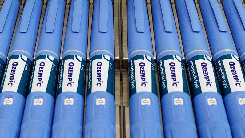 Canetas do medicamento Ozempic em uma linha de produção na Novo Nordisk, na Dinamarca (Foto: Reprodução)