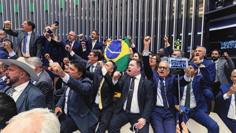 Grupo de deputados brasileiros debate sobre amnistia no Congresso em Brasília (Foto: Reprodução)