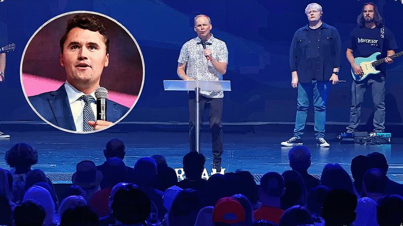 Pastor Luke Barnett lidera culto em memória a Charlie Kirk (Foto: Reprodução)