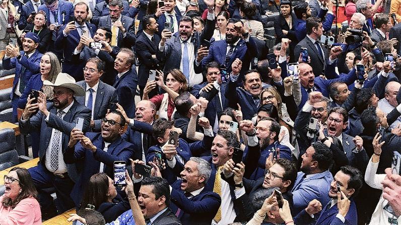 Câmara aprova urgência para projeto de anistia que beneficia Bolsonaro e condenados no STF (Foto: Reprodução)