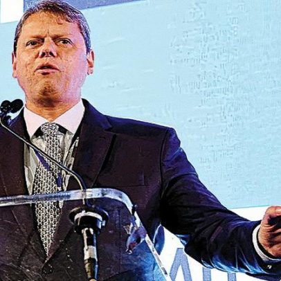 Tarcísio enfrenta risco de perder apoio ao adotar ações radicais