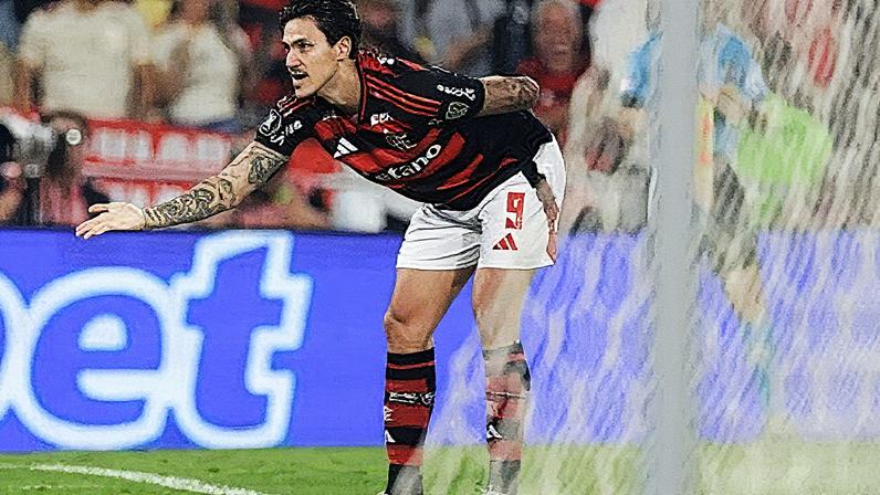 Pedro comemora o primeiro gol do Flamengo em partida contra o Estudiantes (Foto: Reprodução)