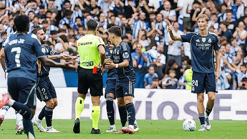 Jogador é expulso durante partida entre Real Madrid e Real Sociedad (Foto: Reprodução)