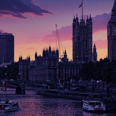 Moradores de Londres adotam bicicletas e barcos durante greve do metrô