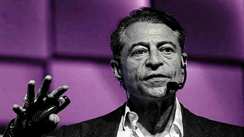 Peter Diamandis fala durante o RIW Rio Innovation Week, no Pier Mauá (Foto: Reprodução)