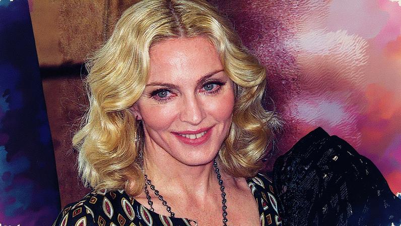 Cantora pop Madonna observa as paisagens de Londres (Foto: Reprodução)