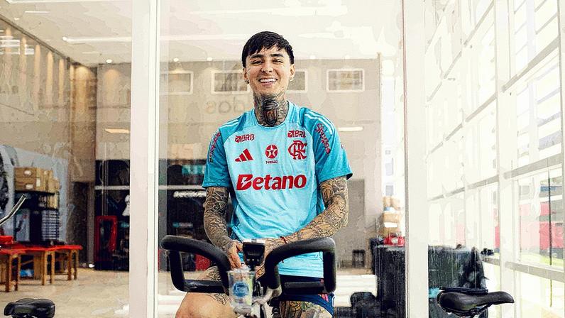 Jogador do Flamengo se recupera de fratura no pé direito (Foto: Reprodução)