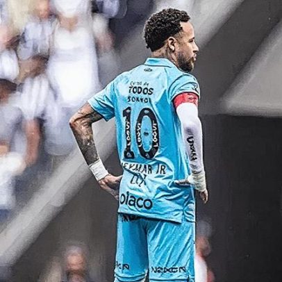 Atlético-MG pune torcedor que invadiu campo para tirar foto com Neymar