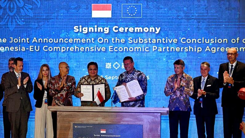 Ministro de Assuntos Econômicos da Indonésia e Comissário da UE anunciam Acordo de Parceria Econômica em Nusa Dua, Bali (Foto: Reprodução)