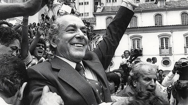 Leonel Brizola durante sua posse como governador do Rio de Janeiro (Foto: Reprodução)