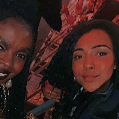 Lauryn Hill interage com fãs após show no The Town e posa para fotos na grade