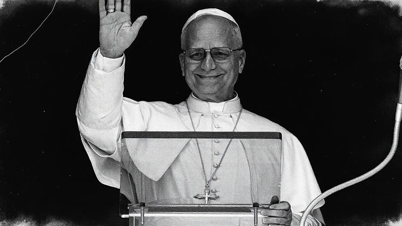 Papa Leão XIV entrega sua bênção enquanto recita a oração do Angelus do janela de seu estúdio com vista para a Praça de São Pedro, no Vaticano (Foto: Reprodução)