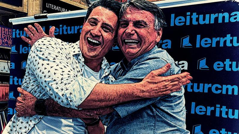 Tiago Pavinatto e Jair Bolsonaro posam para a foto (Foto: Reprodução)