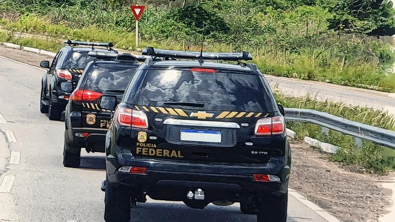 Viaturas da Polícia Federal em exibição (Foto: Reprodução)