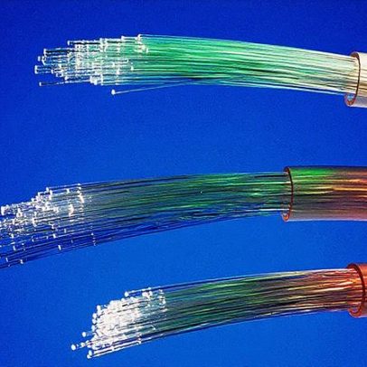 Fibras ópticas de vidro prometem acelerar a velocidade da Internet globalmente