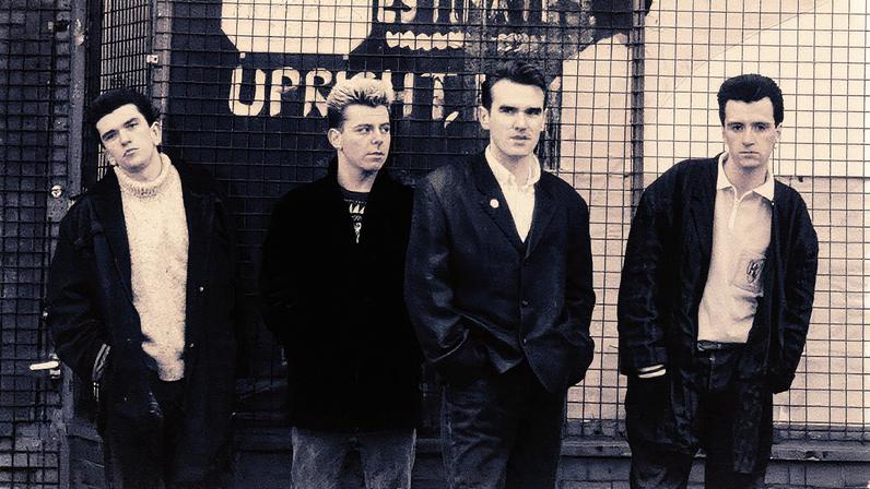 Grupo inglês The Smiths posando para foto em 1986, com o guitarrista Johnny Marr à direita (Foto: Reprodução)