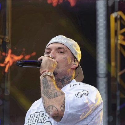 Filipe Ret clama por 'liberdade para Oruan' durante apresentação no The Town