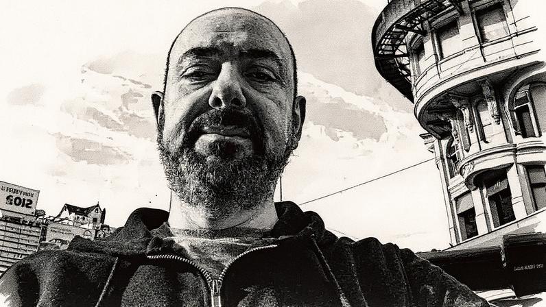 Homem de 54 anos encontrado morto na estrada da Grota Funda, zona oeste do Rio de Janeiro (Foto: Reprodução)