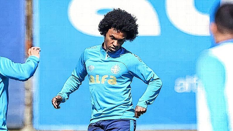 Willian treina com a camisa do Grêmio (Foto: Reprodução)