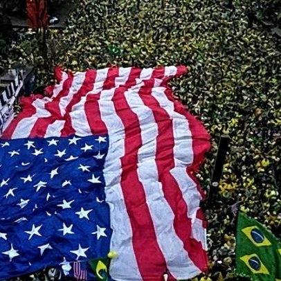 Deputados pedem investigação sobre origem da bandeira dos EUA em ato bolsonarista